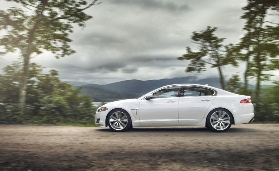  Jaguar XF AWD 2013 года  (фото 2 из 7)